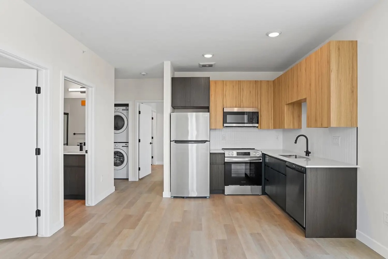 Treeline Apartments image 6