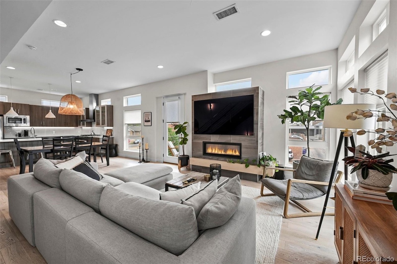 Perry Townhomes image 14